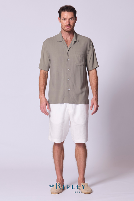 Camisa tipo camp de algodón, lino y viscosa en color caqui