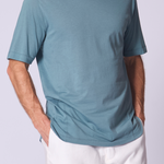 Camiseta de algodón Supima con cuello con muesca en azul Capri