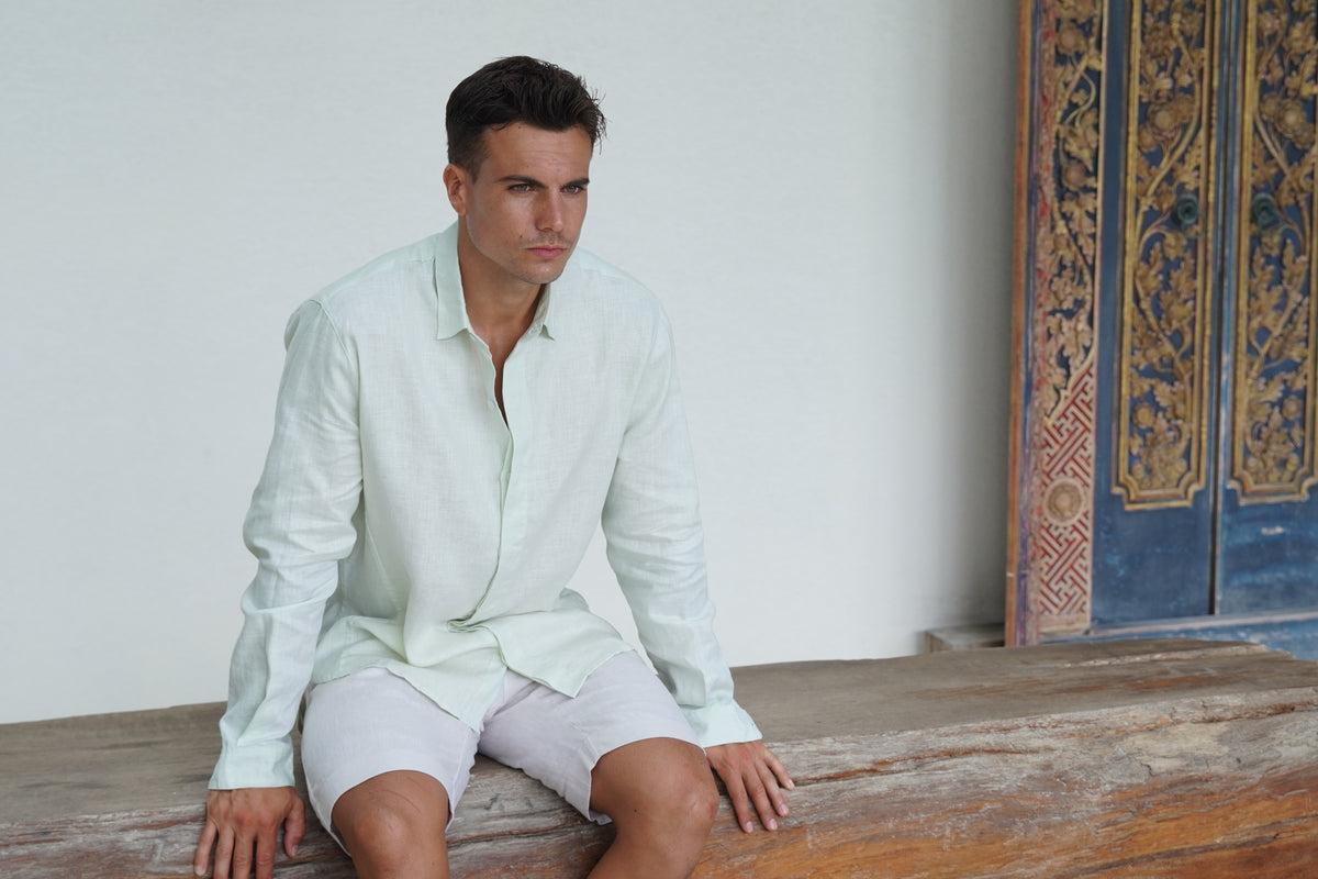 Kemeja Linen Lengan Panjang Klasik dalam Warna Seafoam