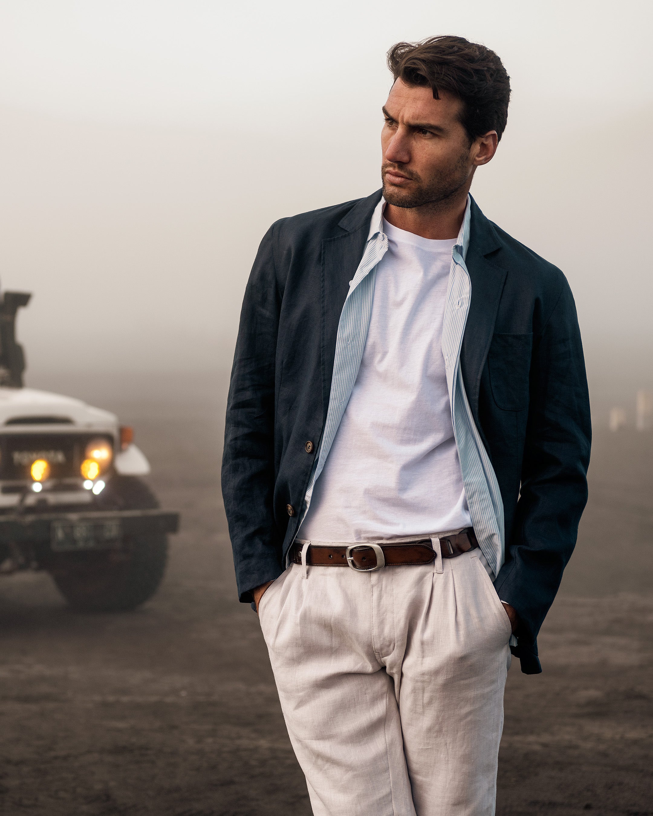 Tailored Classic Linen Blazer in Navy
