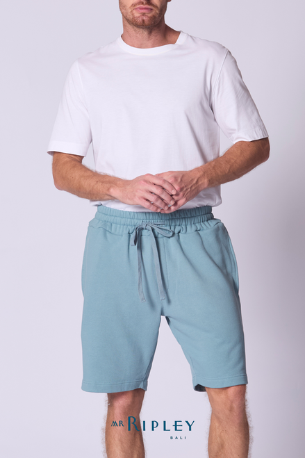 Pantalón corto de felpa francesa relajado en azul Capri